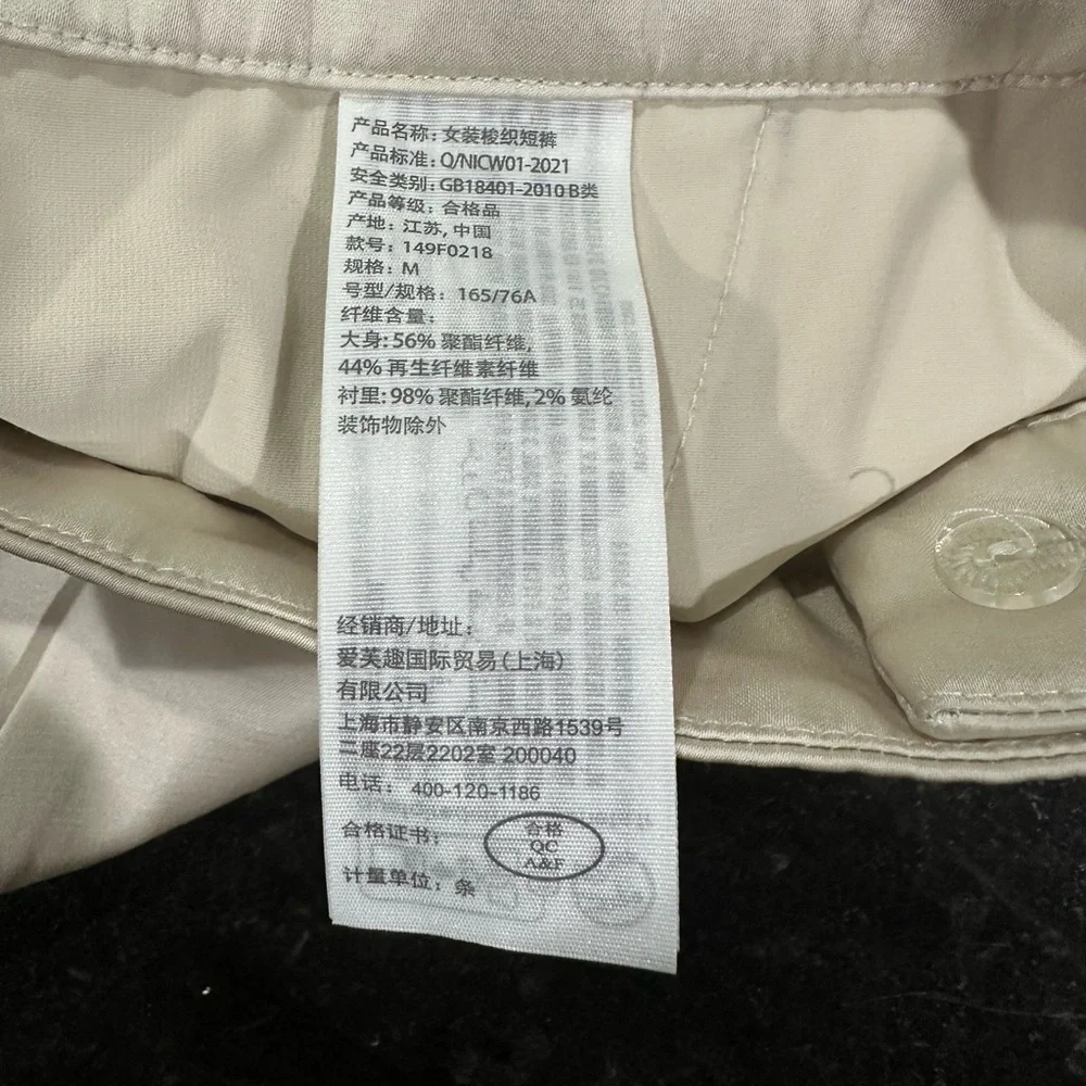 Abercrombie & Fitch Cream Women's silky tailored walking shorts sz medium - Picture 4 of 8